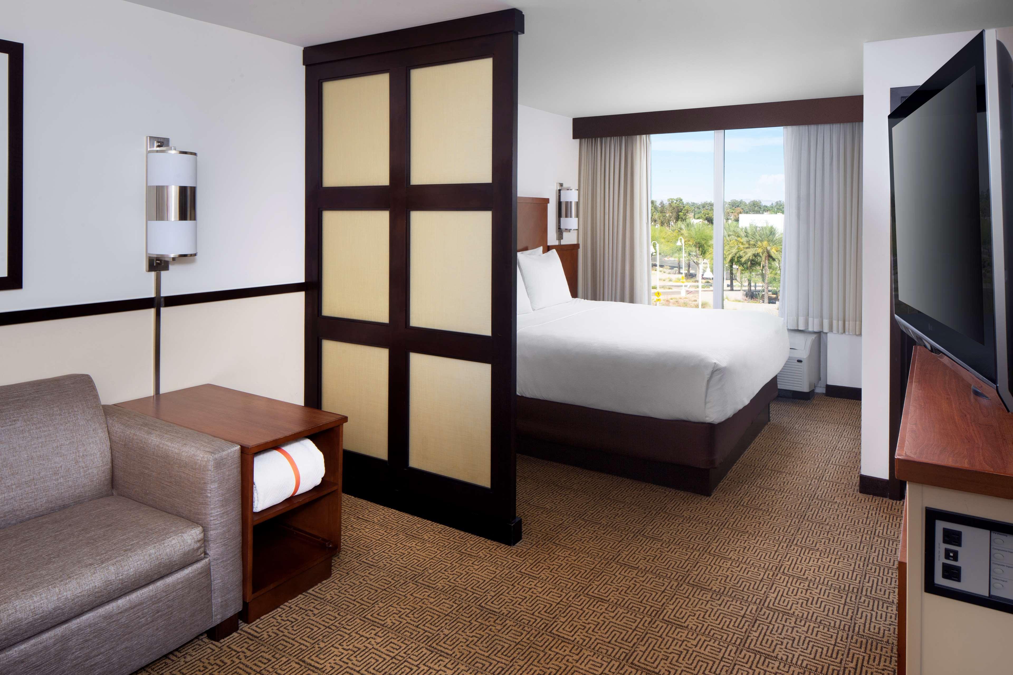Hyatt Place Phoenix/ Mesa Room photo
